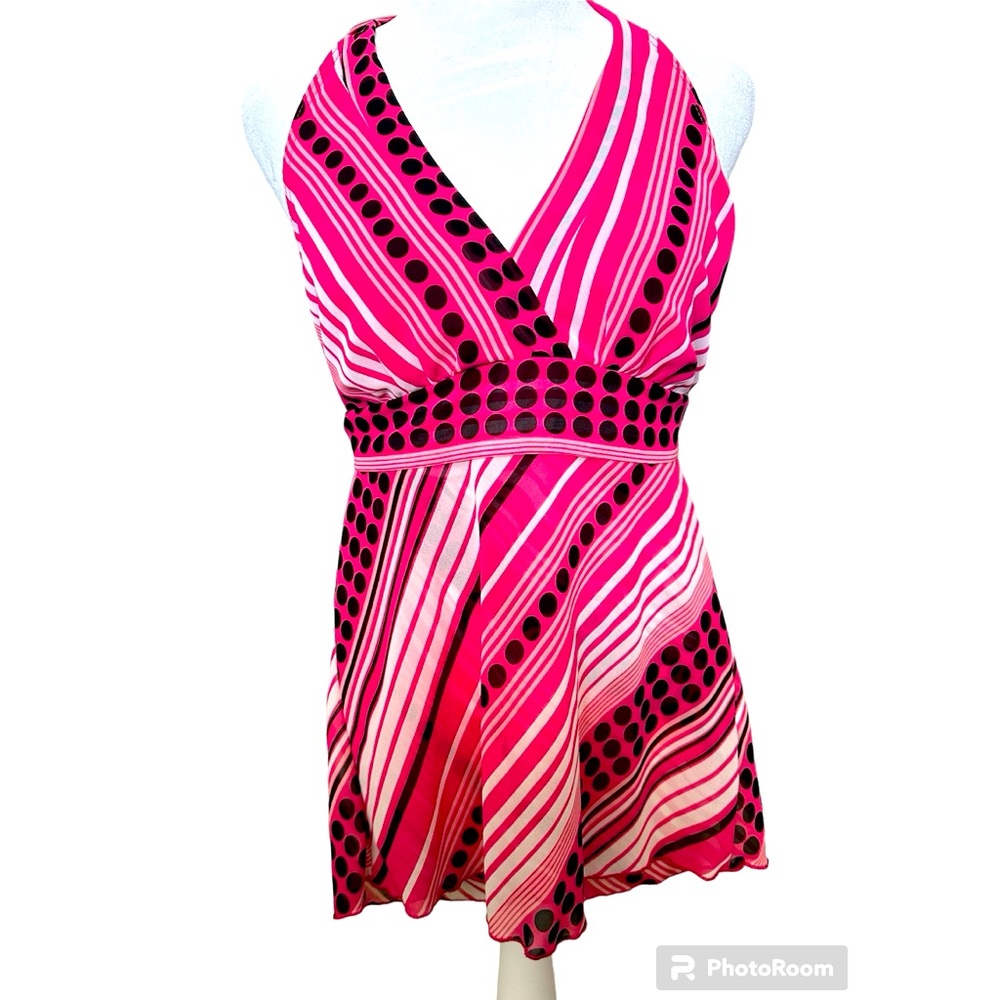 UEC- Juniors XX1 halter top in size S.